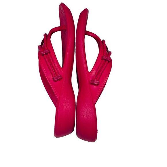 Minnetonka Raspberry Silverthorne Prism Sandals - Size 6 - Picture 8 of 15